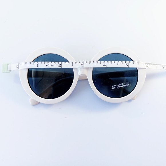 🌟 Elegance Fusion: White Oversized Sunglasses - Festivals to Retro Chic! 🌈 - Picture 2 of 2